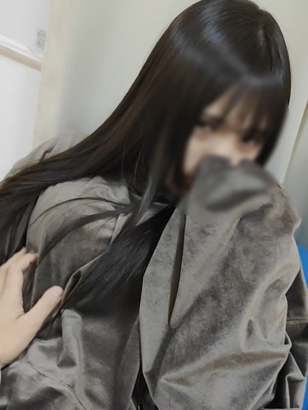 [FC2-PPV-1641408] 不擅長拒絕的黑髮F罩杯大學生帶回房間中出