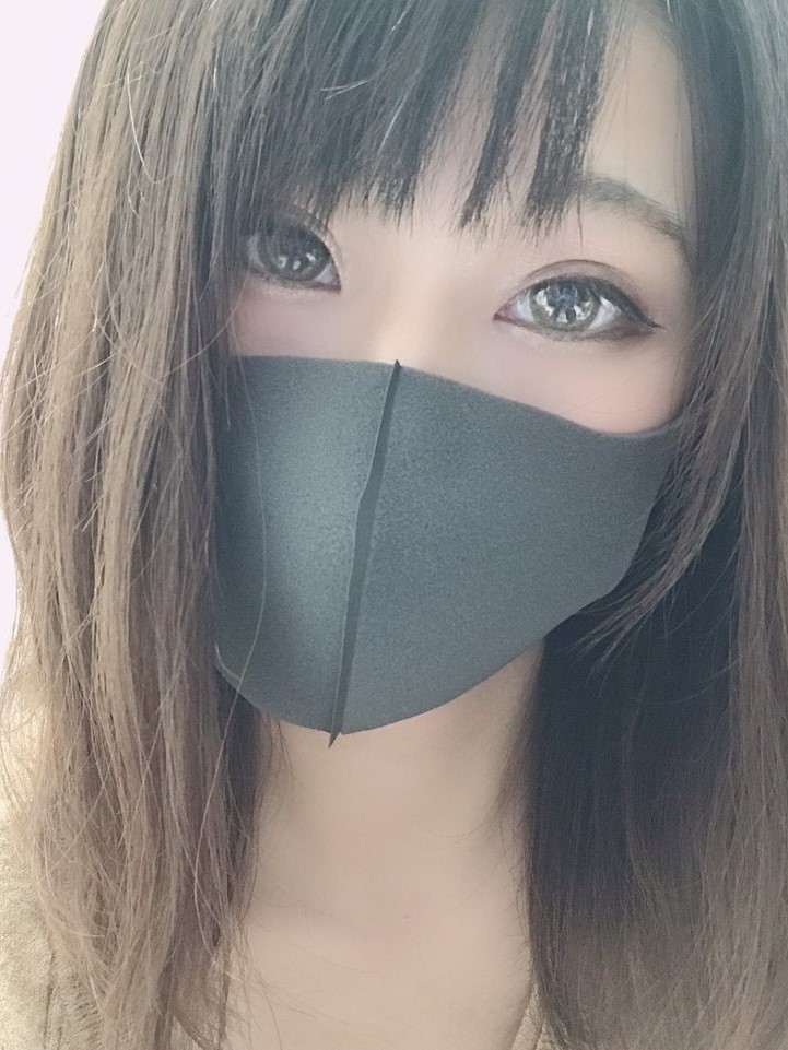 [FC2-PPV-1593427] 【自拍】猫眼可愛的失戀傷心美少女(19)、穿上女僕服裝人生初次自拍性愛。【無修正】