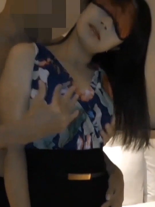 [FC2-PPV-1555510] 年近40仍想被男人抱的熟女妻 被他人肉棒抽插子宮深處有感覺