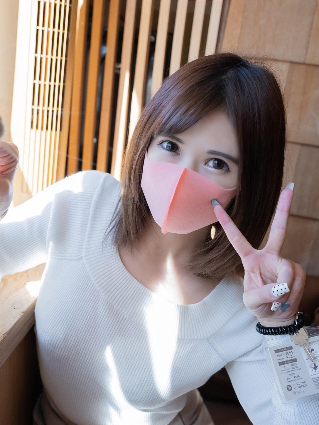 [FC2-PPV-2698917] 一面照顧祖父一面謀生的健康咖啡店員…累積性欲淫亂身體2回中出！！還追加顏射！！！