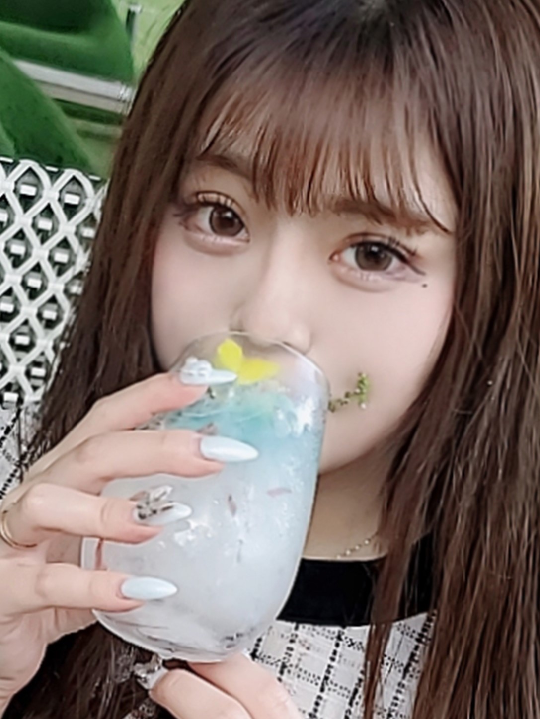 [FC2-PPV-2211502] 【無修正】與有著美艷氣氛的美容部員情熱的性行為…美人淫亂過頭2回中出！！（長編）