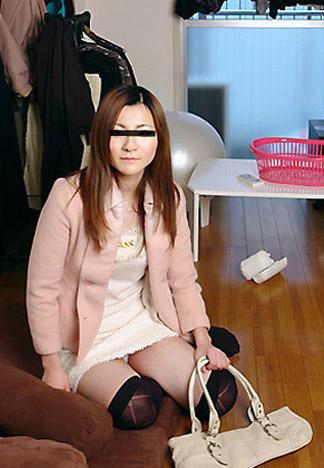 [_10musume_041112_01] 在男性房間中吞精二連發