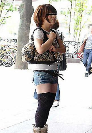 [_10musume_121011_01] 天然真實搭訕　～賺去購物資金的博多少女～